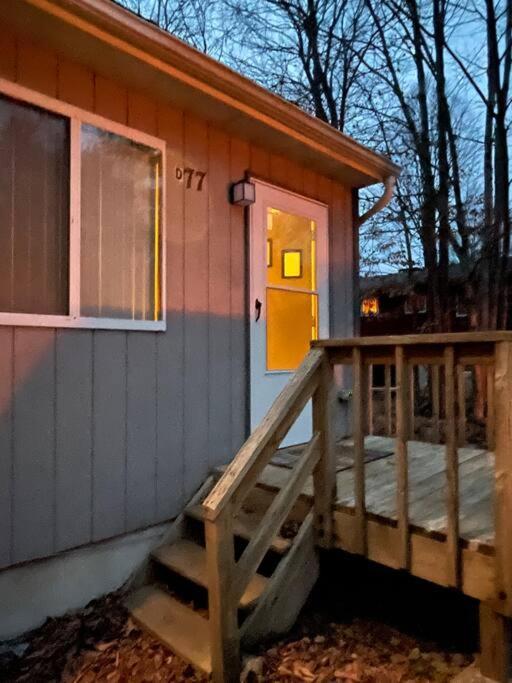 Ambiance - King Bed Cabin, Jetted-Tub & Fireplace Tobyhanna المظهر الخارجي الصورة