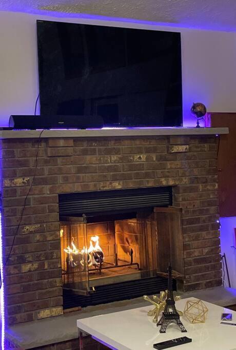 Ambiance - King Bed Cabin, Jetted-Tub & Fireplace Tobyhanna المظهر الخارجي الصورة