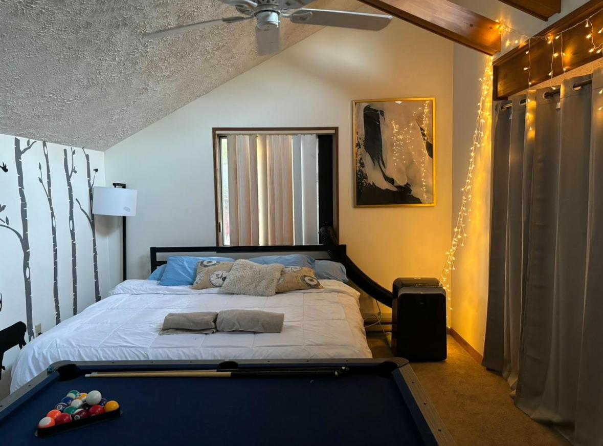 Ambiance - King Bed Cabin, Jetted-Tub & Fireplace Tobyhanna المظهر الخارجي الصورة