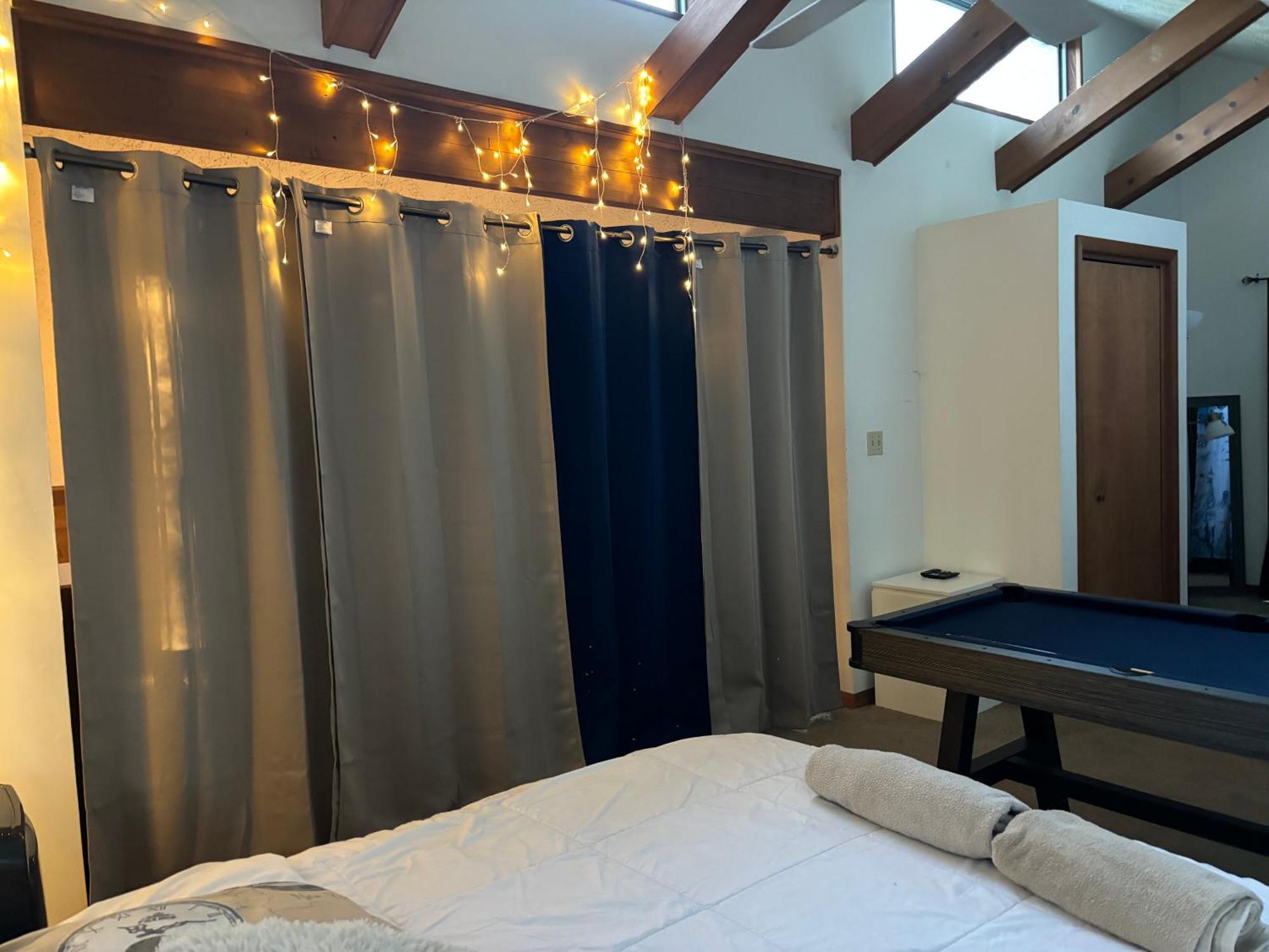 Ambiance - King Bed Cabin, Jetted-Tub & Fireplace Tobyhanna المظهر الخارجي الصورة