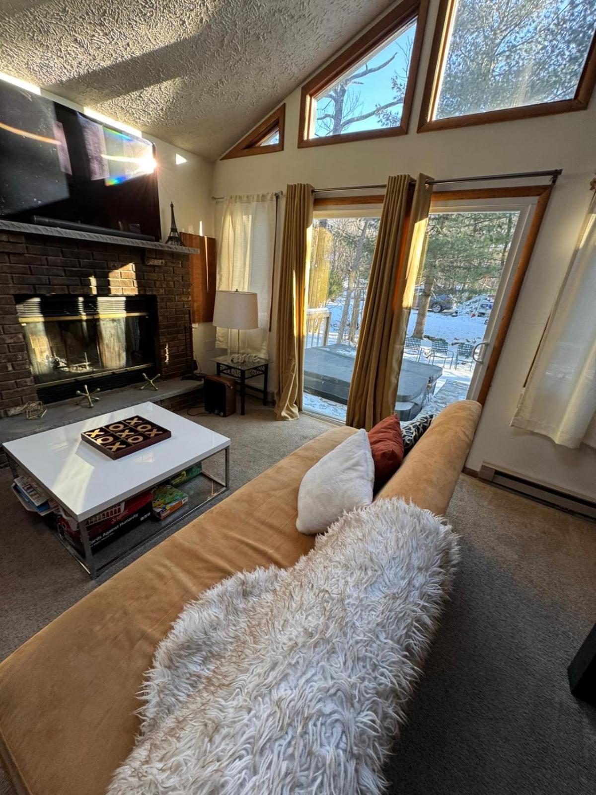 Ambiance - King Bed Cabin, Jetted-Tub & Fireplace Tobyhanna المظهر الخارجي الصورة