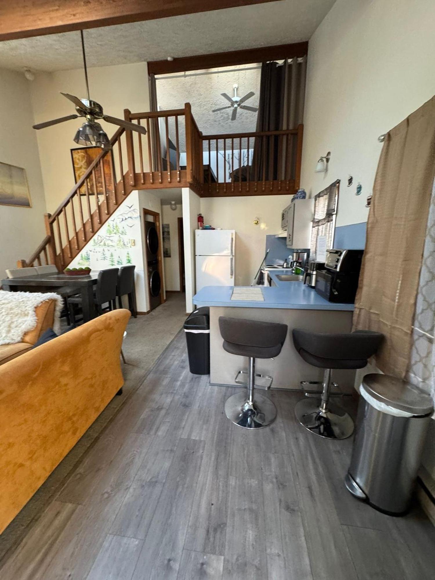 Ambiance - King Bed Cabin, Jetted-Tub & Fireplace Tobyhanna المظهر الخارجي الصورة