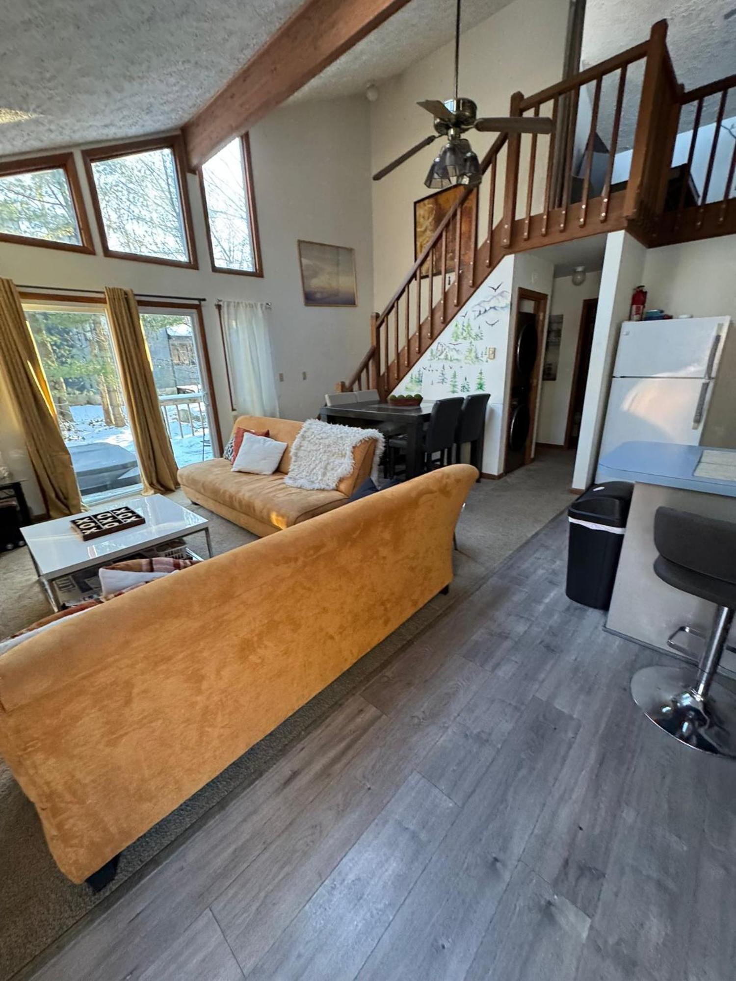 Ambiance - King Bed Cabin, Jetted-Tub & Fireplace Tobyhanna المظهر الخارجي الصورة