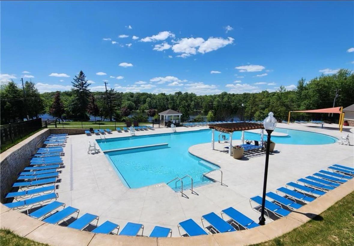Ambiance - King Bed Cabin, Jetted-Tub & Fireplace Tobyhanna المظهر الخارجي الصورة